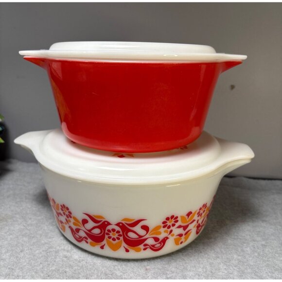 Vintage 1970s Pyrex Friendship Pattern Casserole Dishes with Lids Red & White 1. - Picture 1 of 16